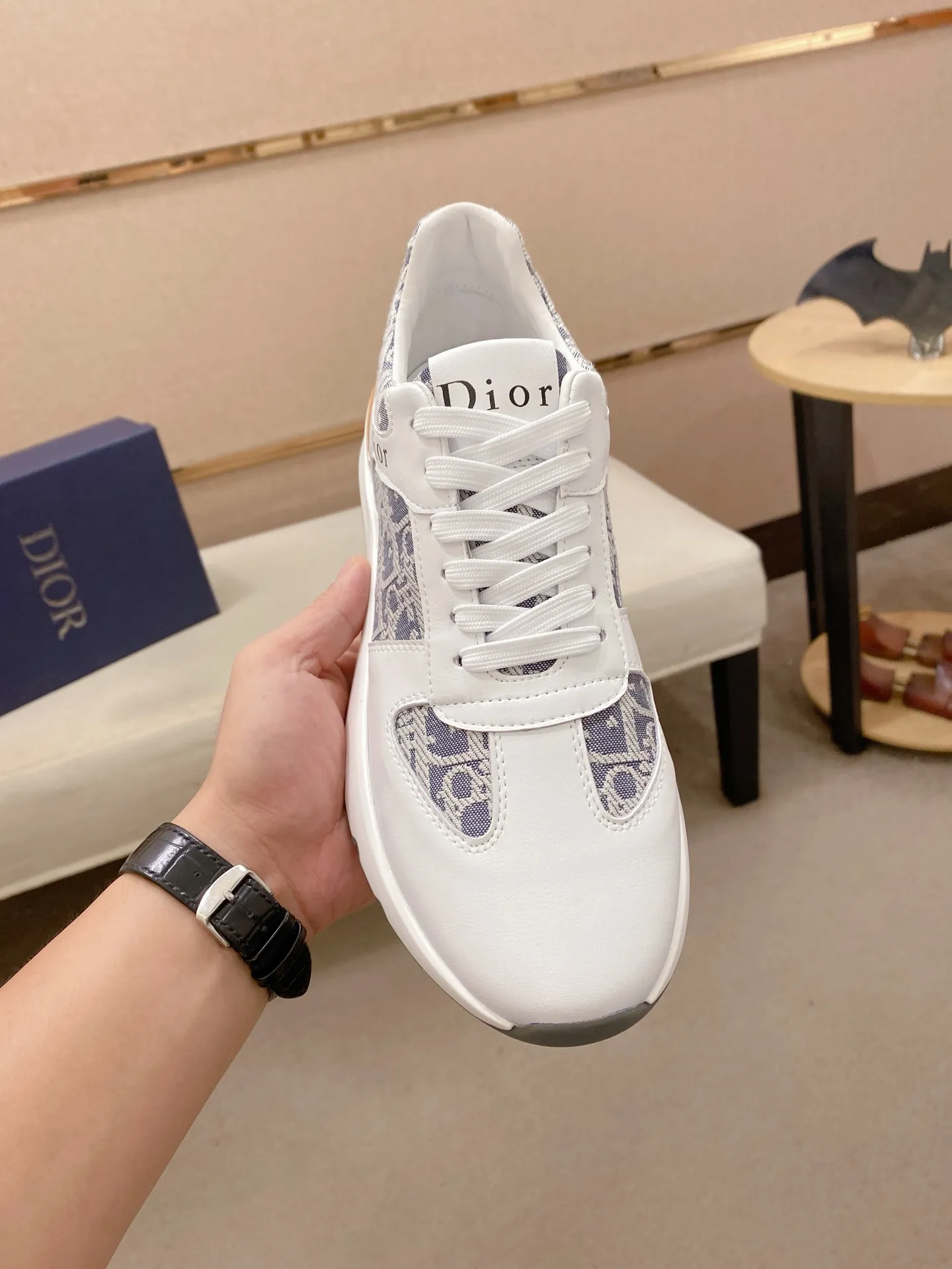 Factory price: 440💰[Dior·Dior] New casual sports style men's shoes, new spring and summer design, perfect workmanship, lace-up lazy style to create wardrobe quality, upper: imported first-layer cowhide, sheepskin lining is soft and comfortable, ultra-light TPU wear-resistant outsole, simple, versatile fashion men's shoes, excellent color code number 38--44. (Can be customized for 45 non-refundable)